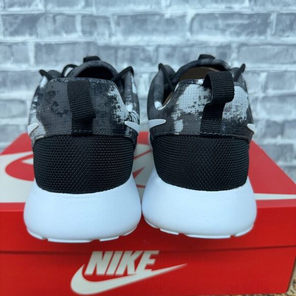 Nike Roshe Run Print Black White Cool Grey 599432-090 Womens Size 10 New - Picture 4 of 6